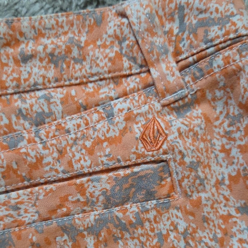 Volcom Patterned Shorts - Picture 4 of 5